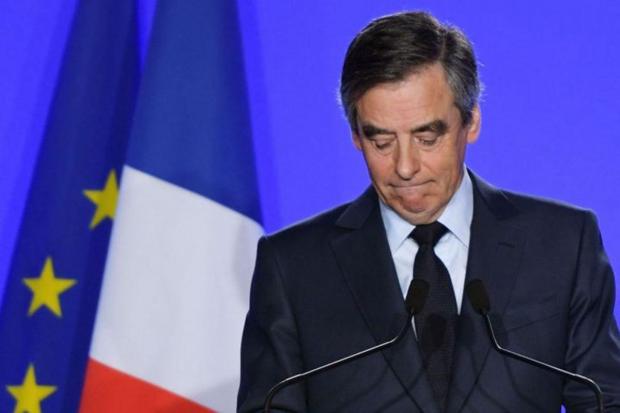 ‘nevergiveup’fillontellssupportersatparisrally